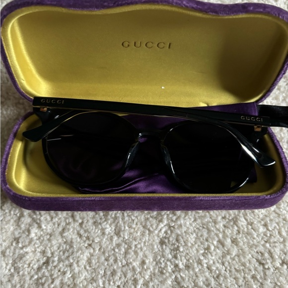 Gucci Sunglasses - Picture 4 of 4